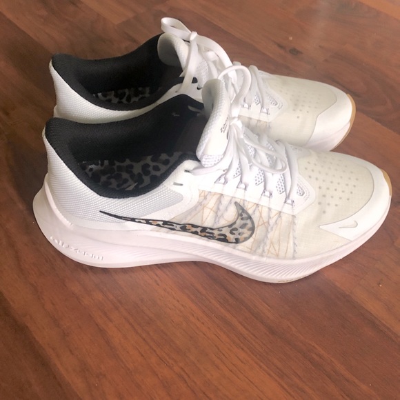 Nike Shoes - Size 8.5 Nike tennis shoes. White and cream color.